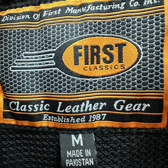 First Classics 100% Leather Vest Size Medium - Picture 3 of 10